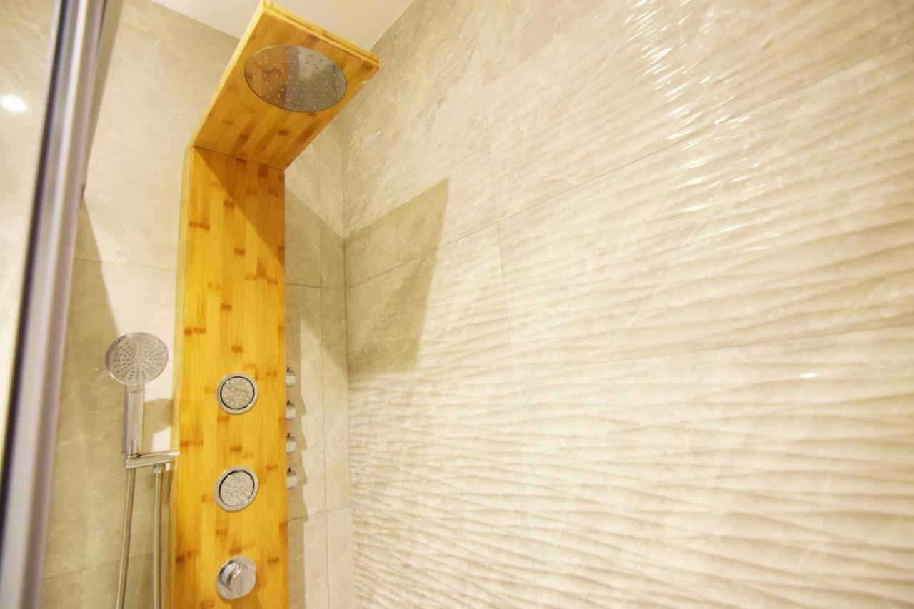 Paradise Luxurious Flat, Free Parking, 3 Double Rooms, Terrace, Jacuzzi, Fully Renovated Сан Себастиан Екстериор снимка