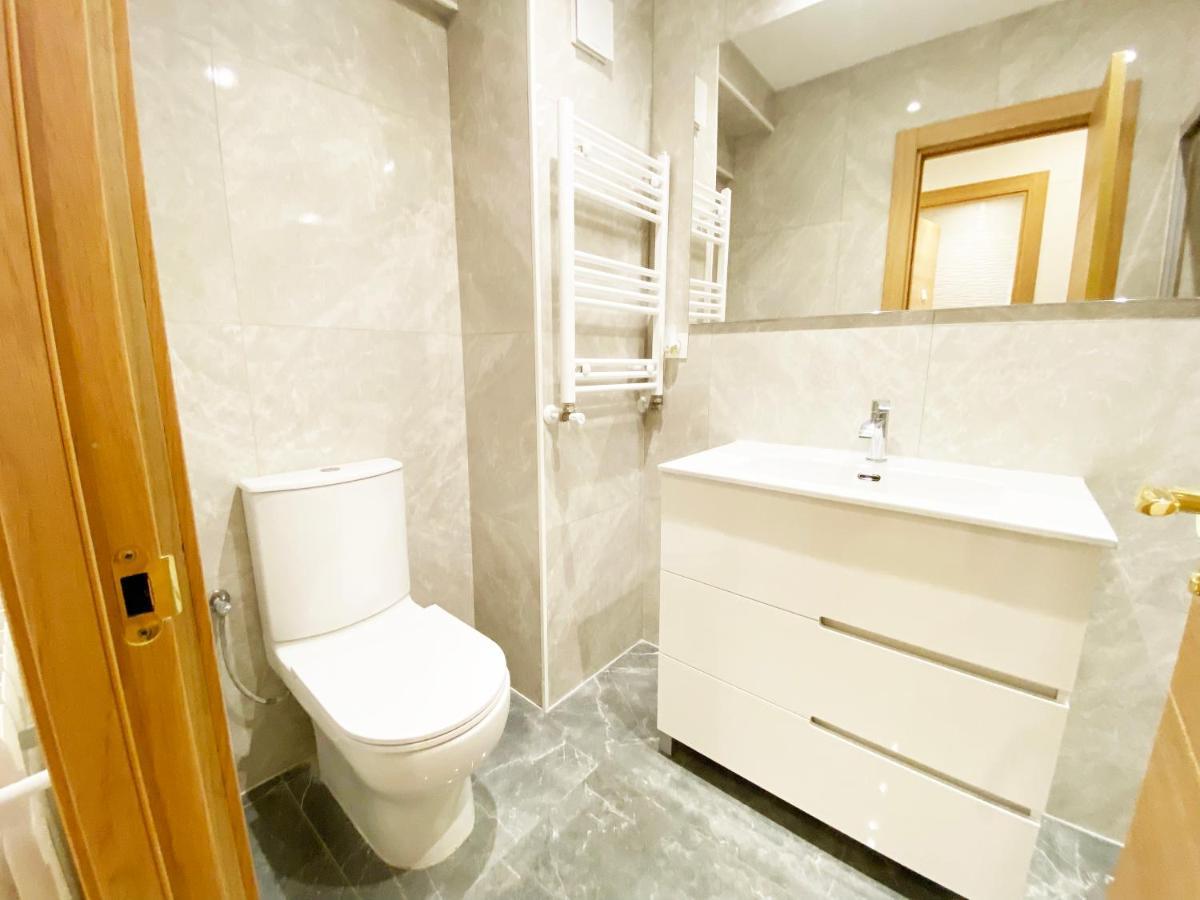 Paradise Luxurious Flat, Free Parking, 3 Double Rooms, Terrace, Jacuzzi, Fully Renovated Сан Себастиан Екстериор снимка
