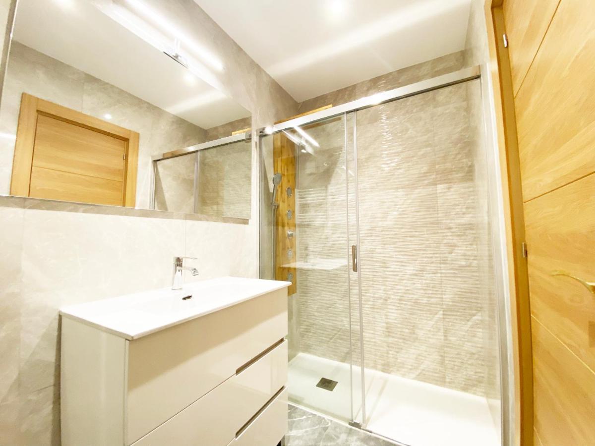 Paradise Luxurious Flat, Free Parking, 3 Double Rooms, Terrace, Jacuzzi, Fully Renovated Сан Себастиан Екстериор снимка