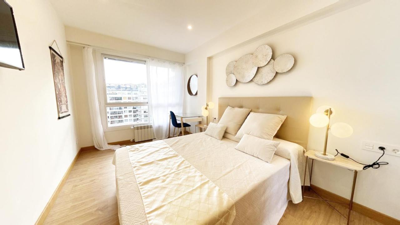 Paradise Luxurious Flat, Free Parking, 3 Double Rooms, Terrace, Jacuzzi, Fully Renovated Сан Себастиан Екстериор снимка