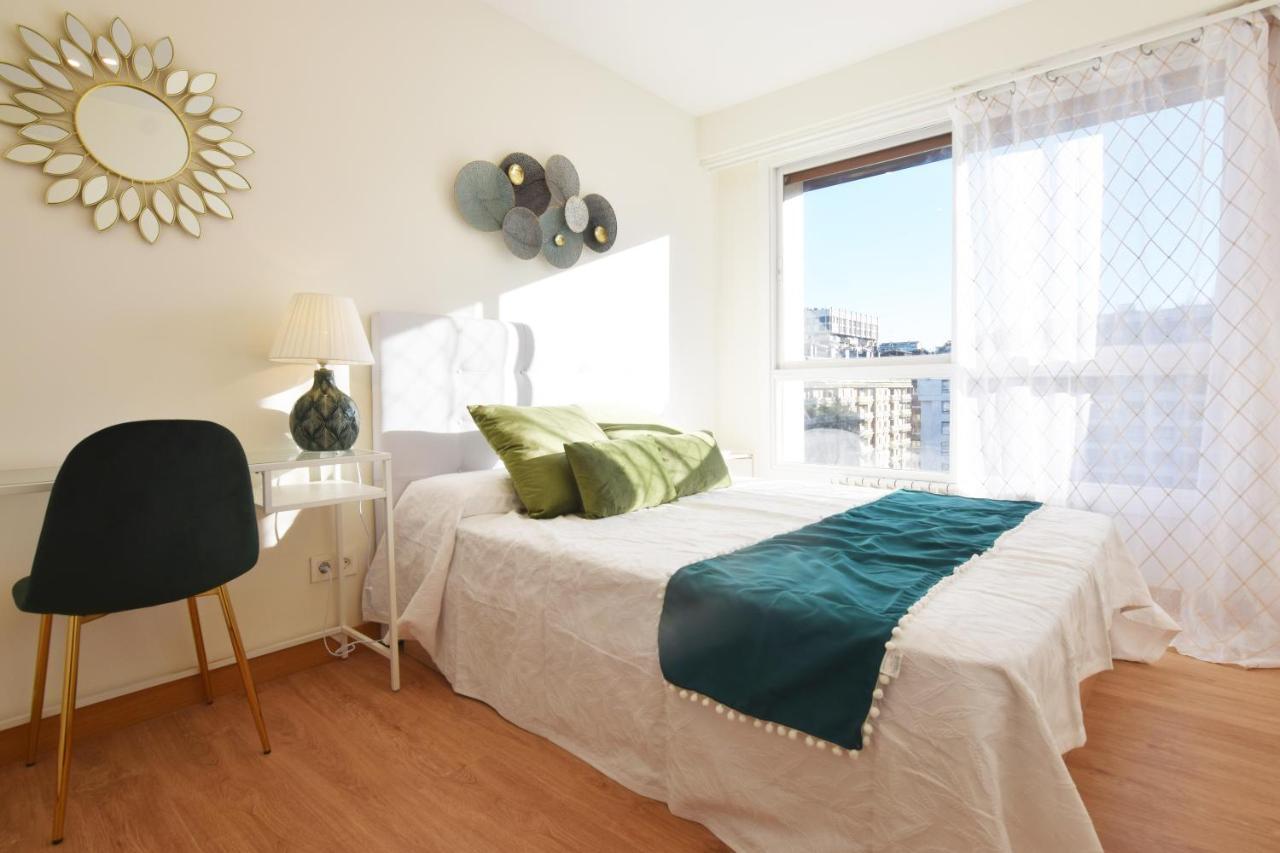 Paradise Luxurious Flat, Free Parking, 3 Double Rooms, Terrace, Jacuzzi, Fully Renovated Сан Себастиан Екстериор снимка