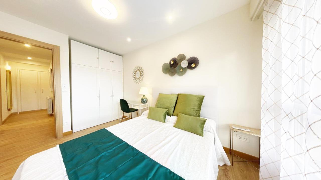 Paradise Luxurious Flat, Free Parking, 3 Double Rooms, Terrace, Jacuzzi, Fully Renovated Сан Себастиан Екстериор снимка
